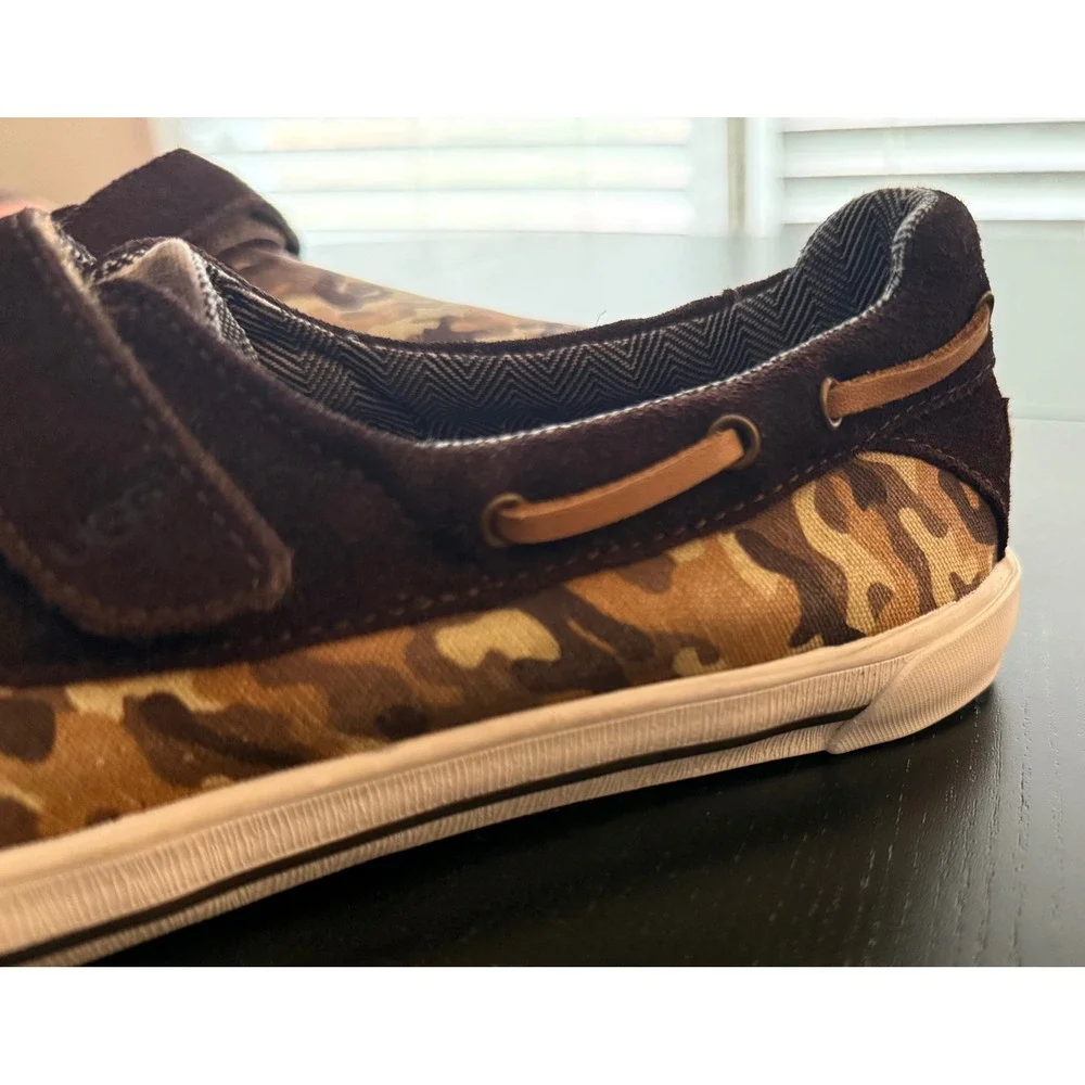 UGG Australia Kids Halfhitch Camo Slip-On Boat Shoes Boys Size‎ 6 Brown Sneakers
